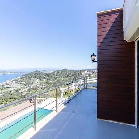 Villa Astounding Modern With Sea View In