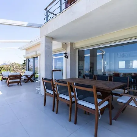Astounding Modern With Sea View In Villa *