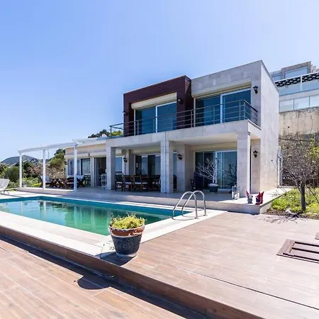 Astounding Modern With Sea View In Villa *